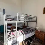 Hostello Genovese אכסניה